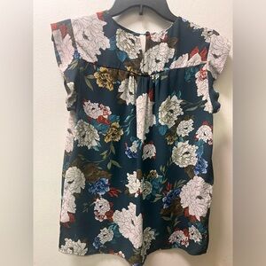 Beautiful blouse!!! Can be for an everyday wear!